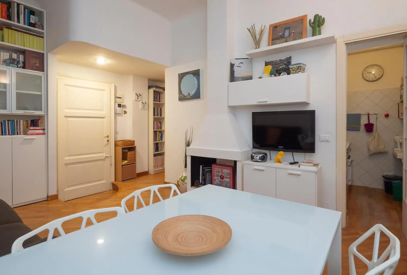 Xenia Apartments - Cozy Two-Rooms Apartment In Corso Vercelli Milan 0*,  Italy